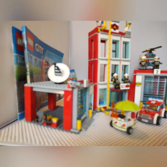 Lego City 60110 Fire Station Building Toy Set - Picture 5 of 8